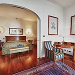 Otel Relais Casali Della Cisterna 3*