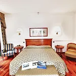 Otel Relais Casali Della Cisterna 3*