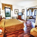 Otel Relais Casali Della Cisterna 3*