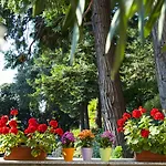 Relais Casali Della Cisterna Otel 3*