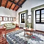 Relais Casali Della Cisterna Otel 3*