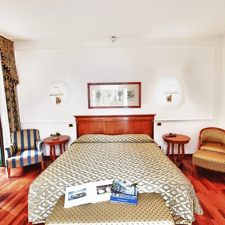 Hotel Relais Casali Della Cisterna 3*