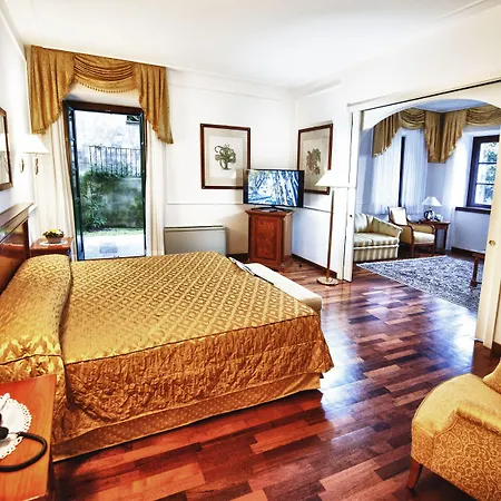 Otel Relais Casali Della Cisterna 3*
