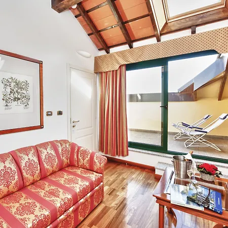 Hotel Relais Casali Della Cisterna 3*