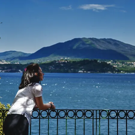 Relais Casali Della Cisterna Otel 3*