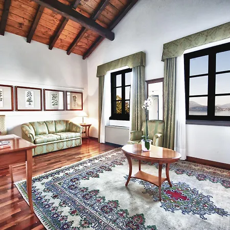 Relais Casali Della Cisterna Otel 3*