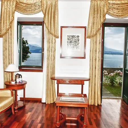 Relais Casali Della Cisterna Hotel 3*