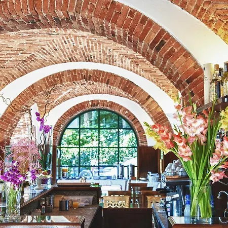 Hotel Relais Casali Della Cisterna 3*