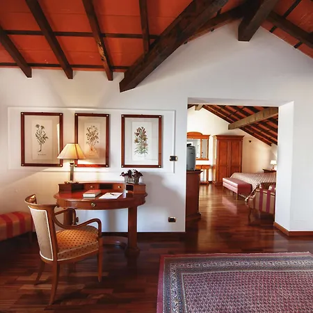 Relais Casali Della Cisterna Hotel 3*