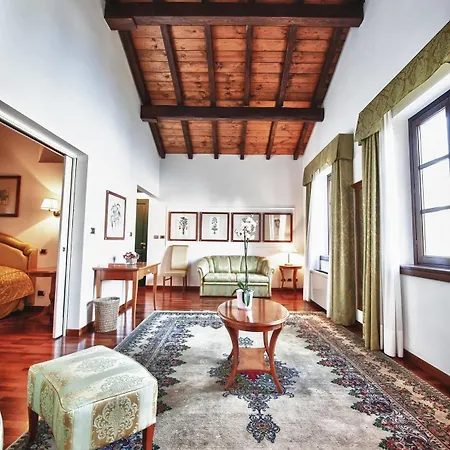 Hotel Relais Casali Della Cisterna 3*
