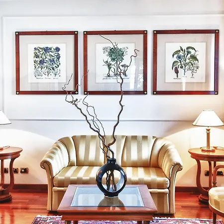 Relais Casali Della Cisterna Hotel 3*