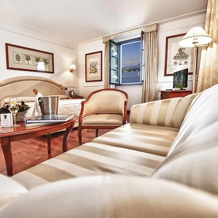 Hotel Relais Casali Della Cisterna 3*