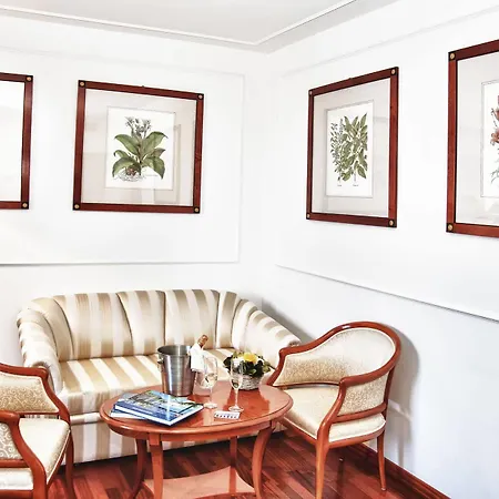 Hotel Relais Casali Della Cisterna 3*