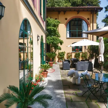 Relais Casali Della Cisterna Otel 3*