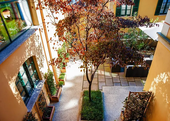 Relais Casali Della Cisterna Hotel 3*